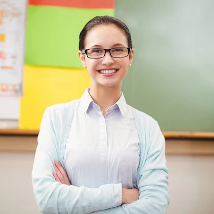teacher-smiling-camera-classroom_13339-229057